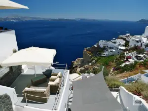 Oia  - SANTORINI
