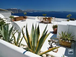 Oia  - SANTORINI