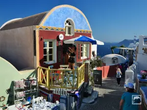 Oia  - SANTORINI
