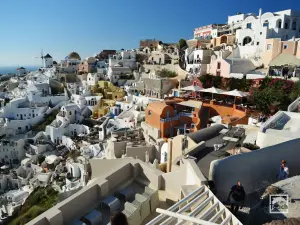 Oia  - SANTORINI