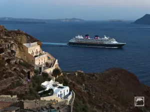 Oia  - SANTORINI