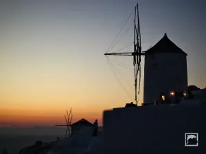 Oia  - SANTORINI