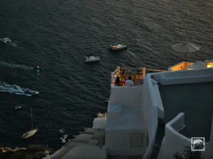 Oia  - SANTORINI