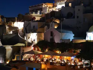 Oia  - SANTORINI