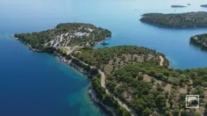 Balou Bay  - MEGANISSI